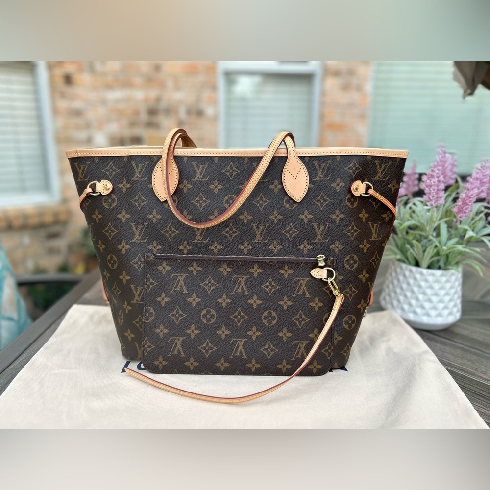 Neverfull MM in Monogram with Pouch Beige Interior